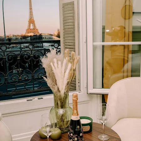 2p - Eiffel Tower View - Romantic Suite-a-c *