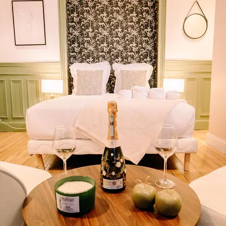 2p - Eiffel Tower View - Romantic Suite-a-c * Párizs