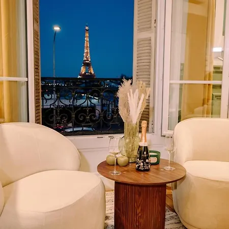 2p - Eiffel Tower View - Romantic Suite-a-c Apartmán