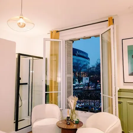 2p - Eiffel Tower View - Romantic Suite-a-c