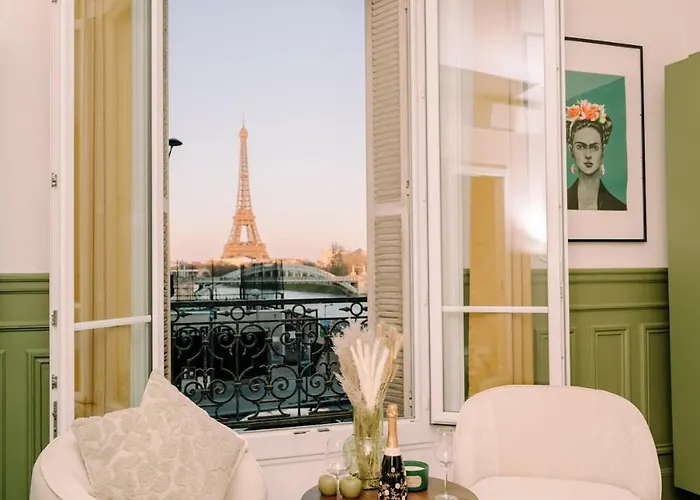 2p - Eiffel Tower View - Romantic Suite-a-c