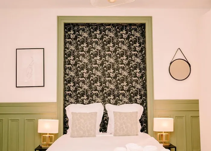 2p - Eiffel Tower View - Romantic Suite-a-c
