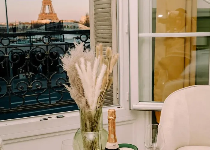 2p - Eiffel Tower View - Romantic Suite-a-c *