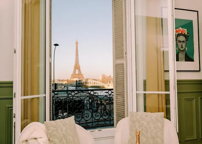 2p - Eiffel Tower View - Romantic Suite-a-c Paris