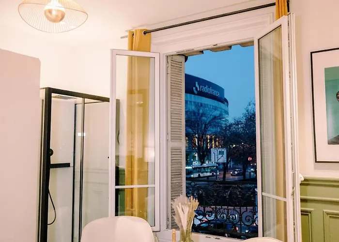 2p - Eiffel Tower View - Romantic Suite-a-c Apartment *