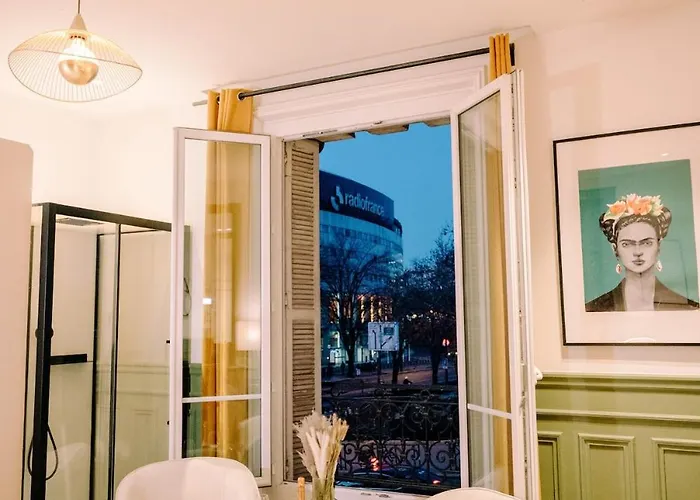 2p - Eiffel Tower View - Romantic Suite-a-c Apartment