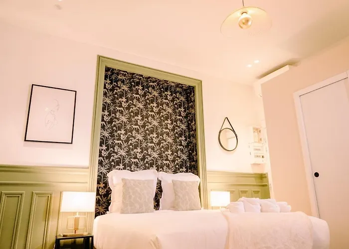 Apartment 2p - Eiffel Tower View - Romantic Suite-a-c Paris