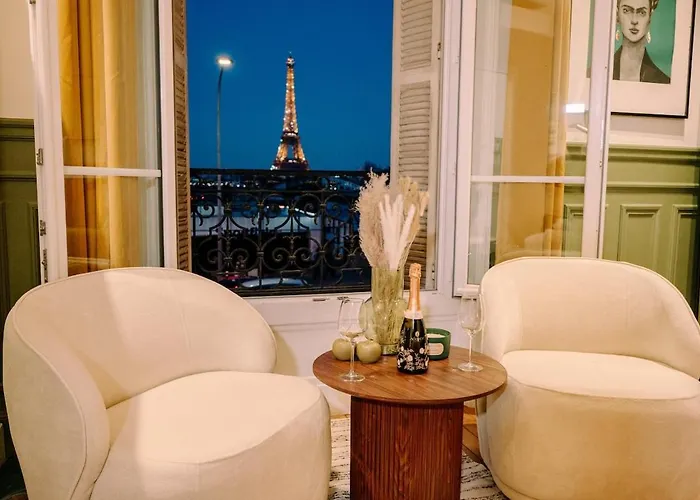 2p - Eiffel Tower View - Romantic Suite-a-c Apartment