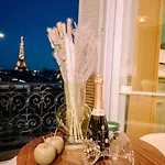 2p - Eiffel Tower View - Romantic Suite-a-c *