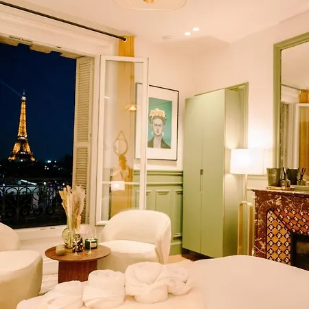 2p - Eiffel Tower View - Romantic Suite-a-c París