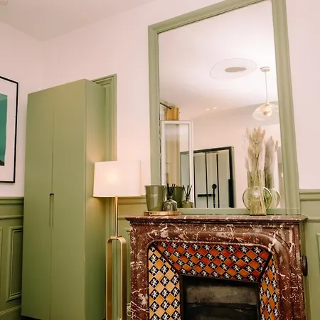 2p - Eiffel Tower View - Romantic Suite-a-c
