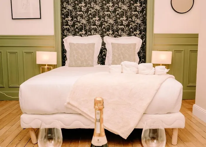 Lägenhet 2p - Eiffel Tower View - Romantic Suite-a-c