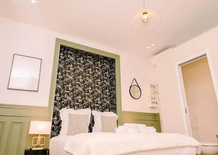 2p - Eiffel Tower View - Romantic Suite-a-c
