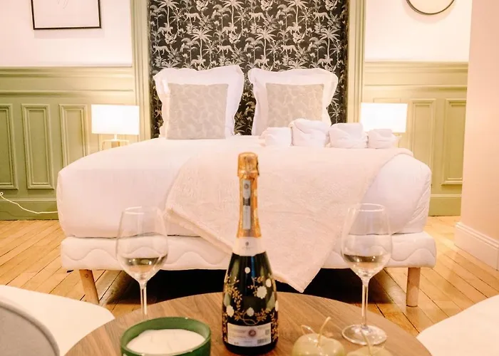 2p - Eiffel Tower View - Romantic Suite-a-c * Paris