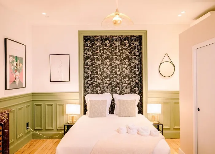 2p - Eiffel Tower View - Romantic Suite-a-c Paris
