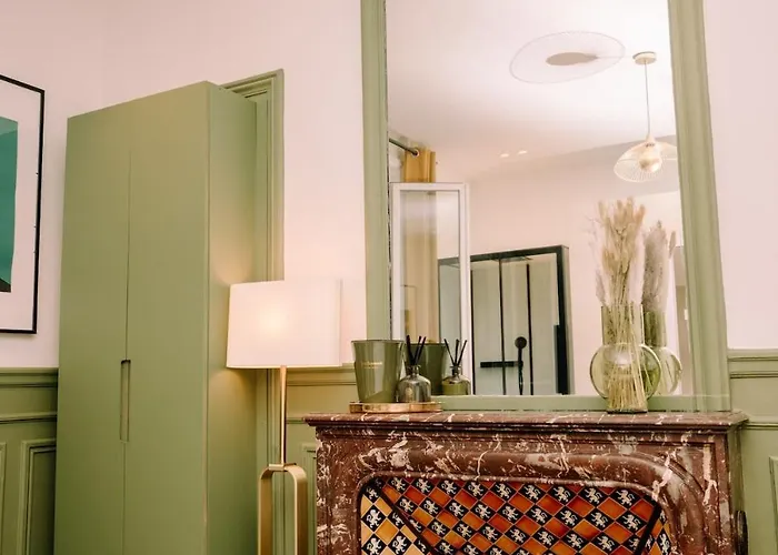 2p - Eiffel Tower View - Romantic Suite-a-c